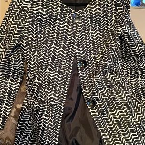 Lovely thigh length fall jacket  black and white.